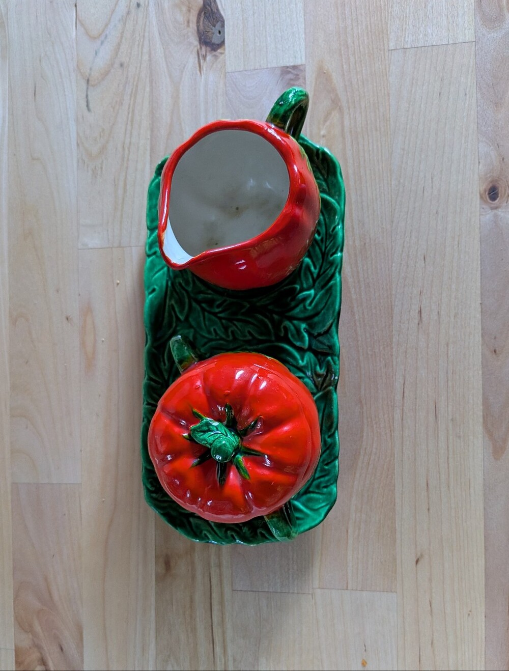 Vintage Tomato Cream and Sugar Set